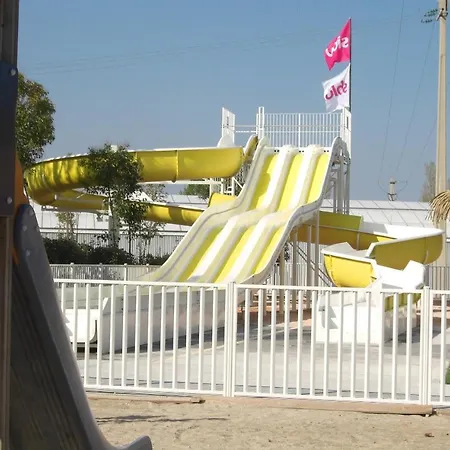 펜션 Confortable A Avec Piscine Partagee