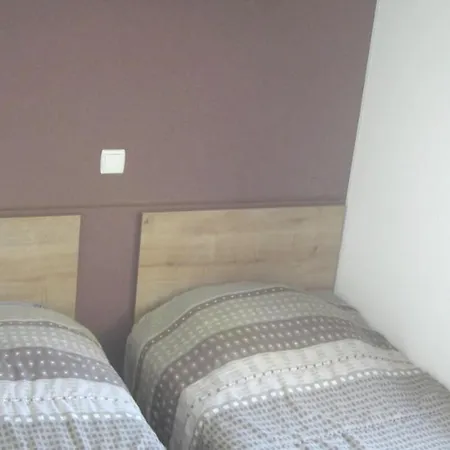 Confortable A Avec Piscine Partagee Fréjus