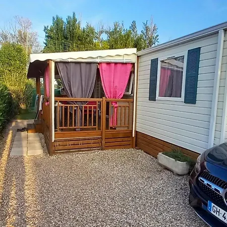 Dom wakacyjny Confortable A Avec Piscine Partagee