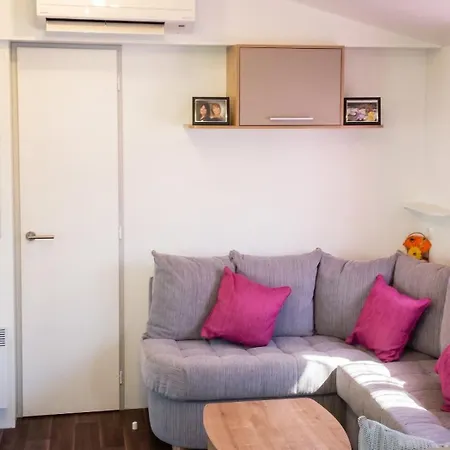 Confortable A Avec Piscine Partagee Vakantiehuis Fréjus