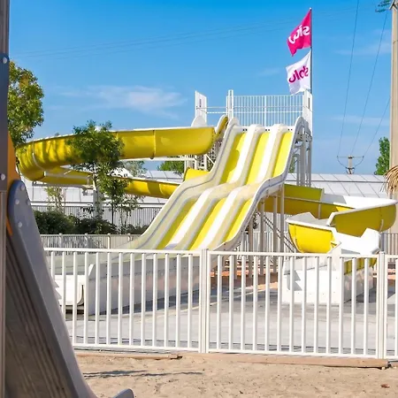 Confortable A Avec Piscine Partagee