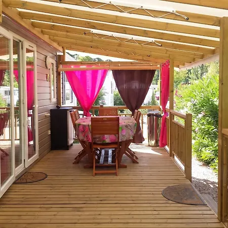 Vakantiehuis Confortable A Avec Piscine Partagee *