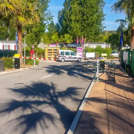 Confortable A Avec Piscine Partagee Vakantiehuis Fréjus