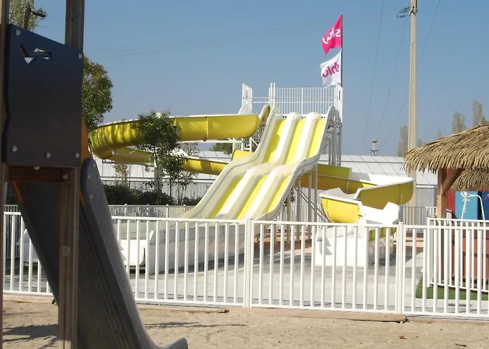 Hébergement de vacances De 3 Avec Piscine Partagee Terrasse Amenagee Et Wifi A A 8 Km De La