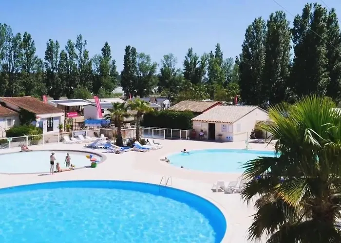 De 3 Avec Piscine Partagee Terrasse Amenagee Et Wifi A A 8 Km De La Hébergement de vacances *