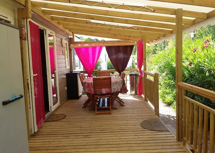 Ferienhaus Confortable A Avec Piscine Partagee