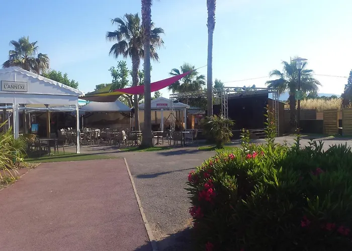 Hébergement de vacances De 3 Avec Piscine Partagee Terrasse Amenagee Et Wifi A A 8 Km De La *